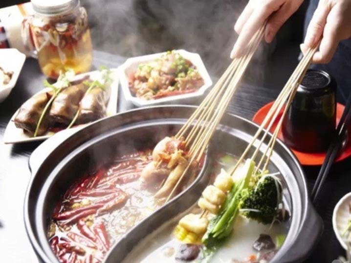 一場秋雨一場涼，秋天已經(jīng)悄然來臨，秋天天氣轉(zhuǎn)涼，空氣也相對干燥了，秋天吃什么好，秋天吃什么養(yǎng)生您知道嗎?