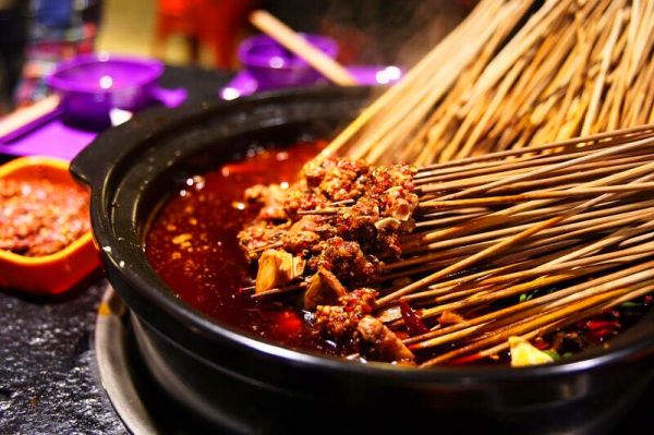  一杯啤酒一把串兒，灌縣老媽陪你迎接暖春 